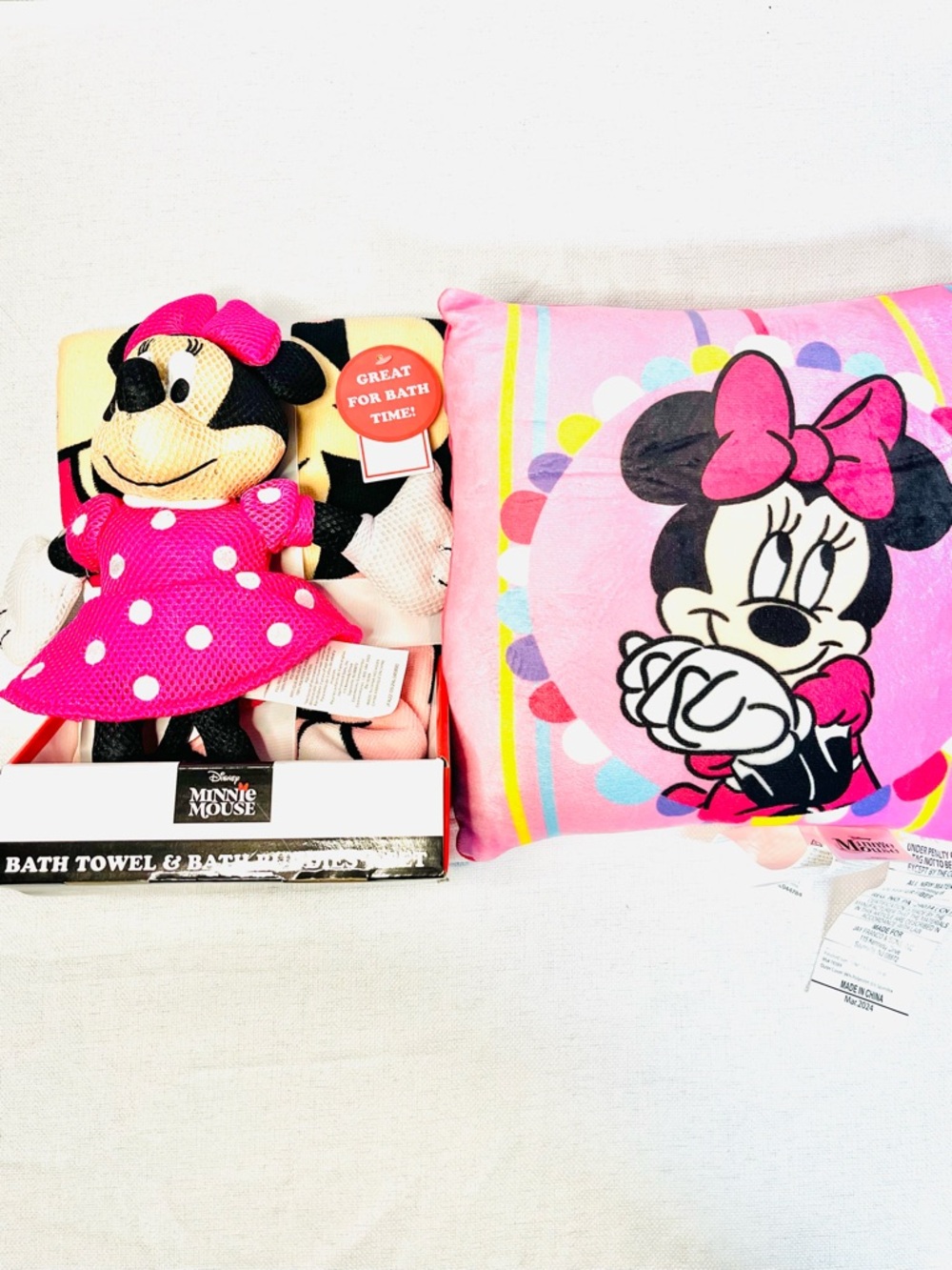 Disney Minnie Mouse Bath Towel and Bath Buddies Set with Minnie Mouse Pillow